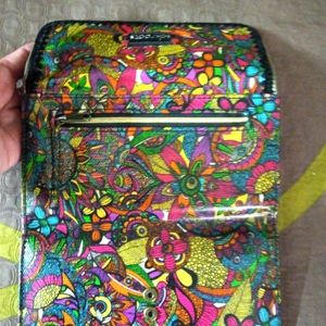 Sakroots convertible wallet with vibrant colors. Excellent condition.